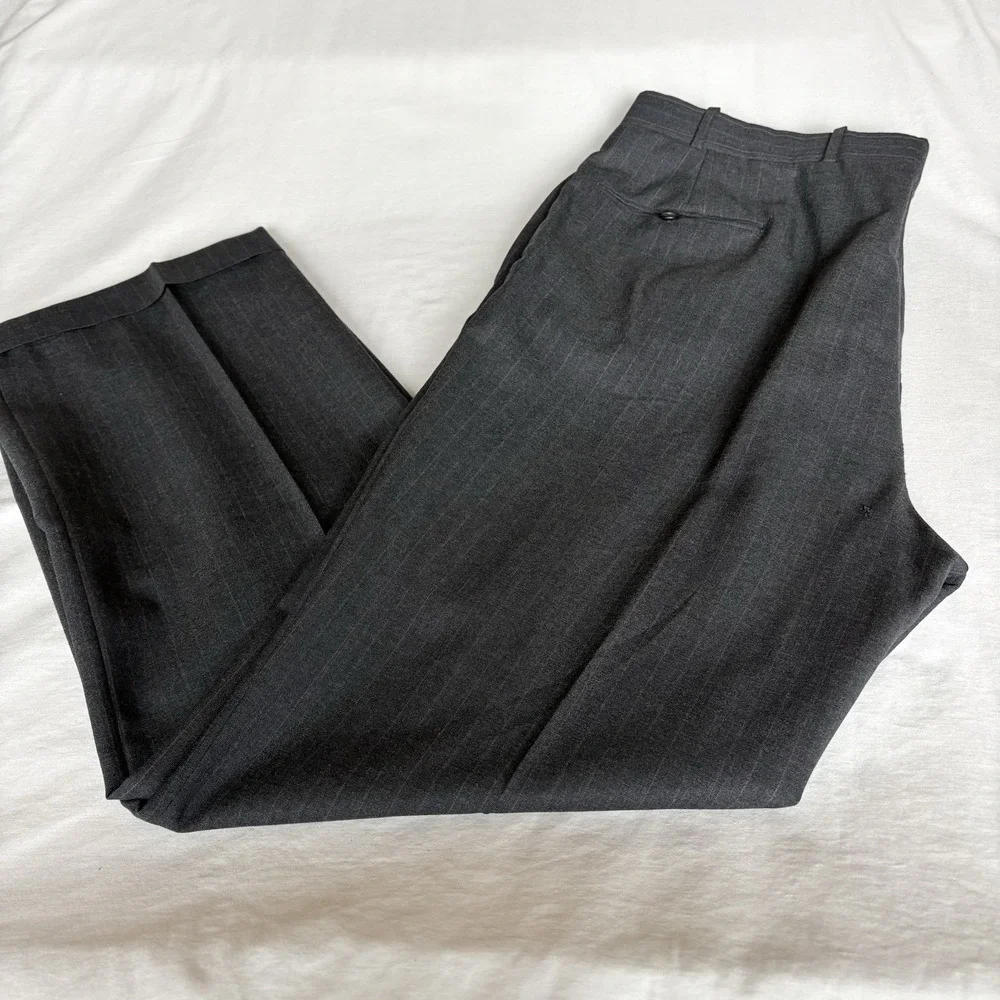 RARE Vintage Southwick 2 Piece Dark Gray Striped  Wool Suit 44R 39x31 Lined Read